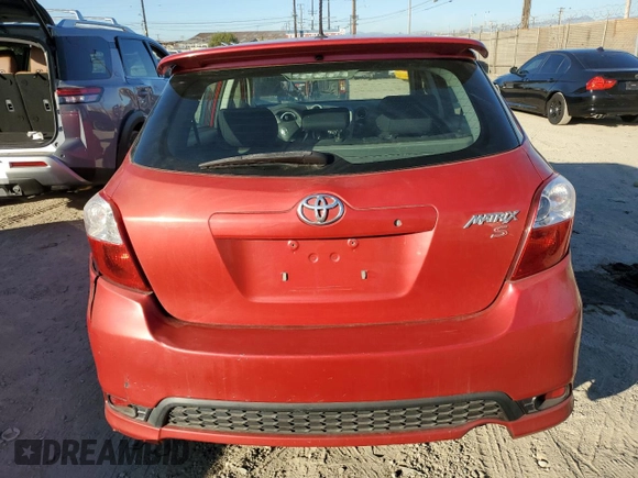 2013 Toyota Matrix S z VIN 2T1KE4EE4DC050708, wystawiony jako Copart lot #85368584 z przebiegiem 320 514 mil mil oraz Czysty tytuł • Clean title. Historia ofert i sprzedaży dostępna na DreamBid. Obrazek 6.