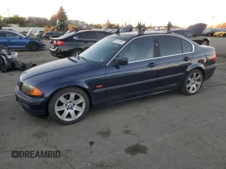 1999 BMW 3 Series 328i with VIN WBAAM5330XKG07140, listed as a Copart auction lot 88119065 with 235,523 mi miles and Salvage Title. Bid and sale history available at carsss.com. Image 1.