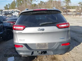 2015 Jeep Cherokee Latitude with VIN 1C4PJMCS8FW570785, listed as a IAAI auction lot 41398481 with 150,400 mi miles and . Bid and sale history available at DreamBid. Image 16.