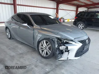 2021 Lexus IS 300 z VIN JTHCA1D24M5111198, wystawiony jako IAAI lot #41944185 z przebiegiem 68 309 mil mil oraz . Historia ofert i sprzedaży dostępna na DreamBid. Obrazek 1.