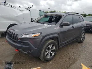 2017 Jeep Cherokee Trailhawk z VIN 1C4PJMBS6HW646296, wystawiony jako Copart lot #58365605 z przebiegiem 64 863 mil mil oraz Szkoda całkowita • Salvage title. Historia ofert i sprzedaży dostępna na DreamBid. Obrazek 1.