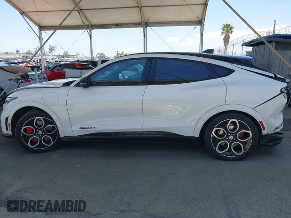 2023 Ford Mustang Mach-E GT z VIN 3FMTK4SEXPMA16880, wystawiony jako IAAI lot #42259039 z przebiegiem 27 524 mil mil oraz . Historia ofert i sprzedaży dostępna na DreamBid. Obrazek 14.