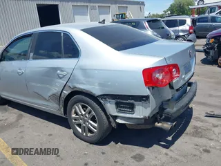 2007 Volkswagen Jetta 2.5 with VIN 3VWRF71K27M000620, listed as a IAAI auction lot 42458102 with 147,996 mi miles and . Bid and sale history available at DreamBid. Image 6.