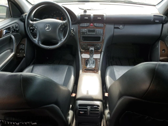 2002 Mercedes-Benz C 230/260/280/320 with VIN WDBRF64J42E003970, listed as a Copart auction lot 59909815 with 190,502 mi miles and Clean title. Bid and sale history available at DreamBid. Image 8.
