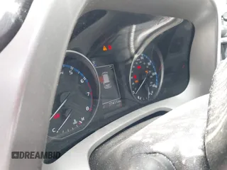 2018 Toyota RAV4 XLE z VIN 2T3WFREV8JW499399, wystawiony jako IAAI lot #42038421 z przebiegiem 77 411 mil mil oraz . Historia ofert i sprzedaży dostępna na DreamBid. Obrazek 7.