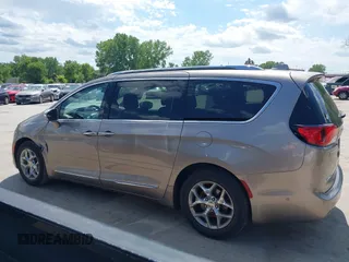 2017 Chrysler Pacifica Limited with VIN 2C4RC1GG9HR786079, listed as a IAAI auction lot 42331526 with 75,329 mi miles and . Bid and sale history available at DreamBid. Image 14.
