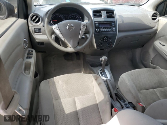 2016 Nissan Versa S z VIN 3N1CN7AP9GL818264, wystawiony jako Copart lot #56643895 z przebiegiem 55 110 mil mil oraz Szkoda całkowita • Salvage title. Historia ofert i sprzedaży dostępna na DreamBid. Obrazek 8.