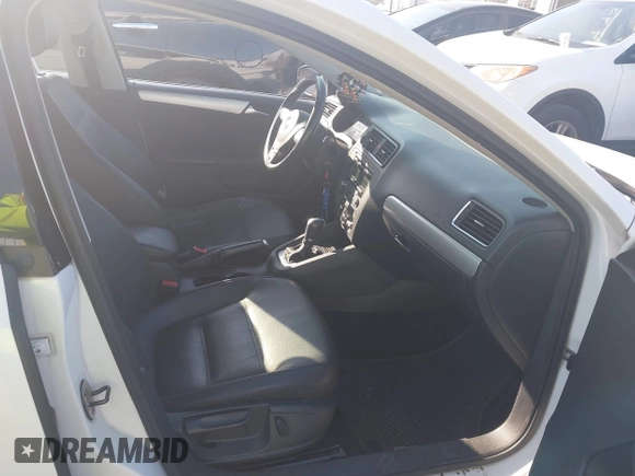 2014 Volkswagen Jetta SE с VIN 3VWD17AJ3EM222192, выставлен на аукционе IAAI как лот 42794521 с пробегом 138 199 миль миль и . История ставок и продаж доступна на DreamBid. Изображение 5.
