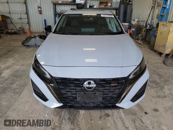 2024 Nissan Altima SR z VIN 1N4BL4CV5RN310018, wystawiony jako Copart lot #52797805 z przebiegiem 24 580 mil mil oraz Szkoda całkowita • Salvage title. Historia ofert i sprzedaży dostępna na DreamBid. Obrazek 5.