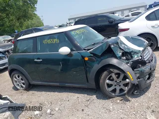 2009 MINI Hardtop z VIN WMWMF33549TU71313, wystawiony jako IAAI lot #42483891 z przebiegiem 122 577 mil mil oraz . Historia ofert i sprzedaży dostępna na DreamBid. Obrazek 13.