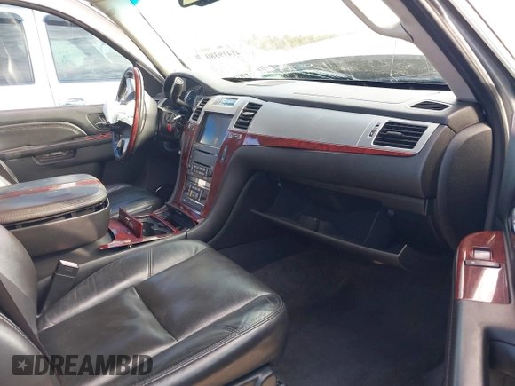 2010 Cadillac Escalade z VIN 1GYUCAEF9AR180758, wystawiony jako IAAI lot #41419380 z przebiegiem 201 784 mil mil oraz . Historia ofert i sprzedaży dostępna na DreamBid. Obrazek 5.