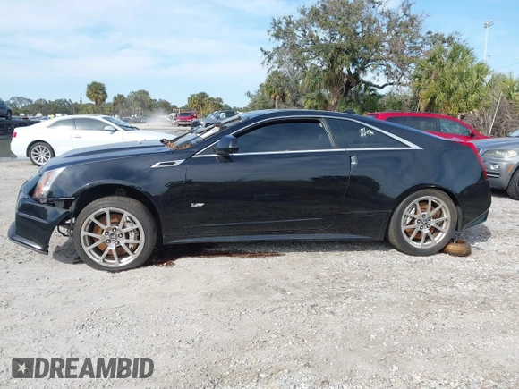 2013 Cadillac CTS-V z VIN 1G6DV1EP2D0167743, wystawiony jako IAAI lot #41450088 z przebiegiem 131 184 mil mil oraz . Historia ofert i sprzedaży dostępna na DreamBid. Obrazek 14.