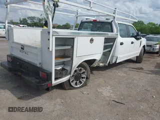 2022 Ford Super Duty F-250 SRW XL with VIN 1FD7W2A66NEF91226, listed as a IAAI auction lot 42099133 with 62,760 mi miles. Bid and sale history available at carsss.com. Image 4.
