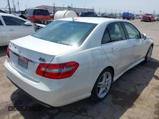 2013 Mercedes-Benz E 350 Luxury z VIN WDDHF5KB3DA737096, wystawiony jako IAAI lot #42378436 z przebiegiem 108 392 mil mil oraz . Historia ofert i sprzedaży dostępna na DreamBid. Obrazek 4.