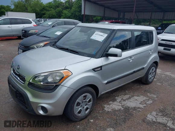 2013 Kia Soul with VIN KNDJT2A51D7517273, listed as a IAAI auction lot 42116861 with 151,617 mi miles. Bid and sale history available at carsss.com. Image 2.