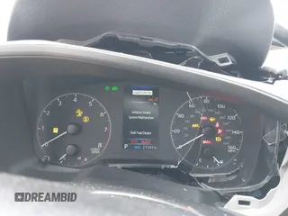 2024 Toyota Corolla Cross LE z VIN 7MUBAABG2RV103930, wystawiony jako IAAI lot #42051280 z przebiegiem 27 541 mil mil oraz . Historia ofert i sprzedaży dostępna na DreamBid. Obrazek 7.