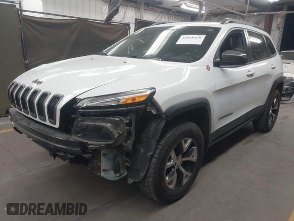 2015 Jeep Cherokee Trailhawk with VIN 1C4PJMBS1FW665500, listed as a IAAI auction lot 42068268 with 127,246 mi miles. Bid and sale history available at carsss.com. Image 18.