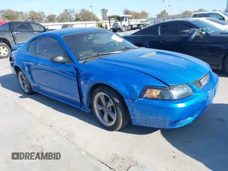 2000 Ford Mustang with VIN 1FAFP4044YF161420, listed as a IAAI auction lot 40982398 with 221,333 mi miles. Bid and sale history available at carsss.com. Image 1.