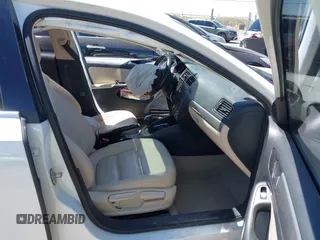 2015 Volkswagen Jetta SE z VIN 3VWD07AJ5FM346565, wystawiony jako IAAI lot #42104880 z przebiegiem 93 491 mil mil oraz . Historia ofert i sprzedaży dostępna na DreamBid. Obrazek 5.