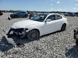 2017 Alfa Romeo Giulia Ti z VIN ZARFAECN1H7549677, wystawiony jako Copart lot #57022425 z przebiegiem 90 001 mil mil oraz Szkody całkowita. Historia ofert i sprzedaży dostępna na DreamBid. Obrazek 1.
