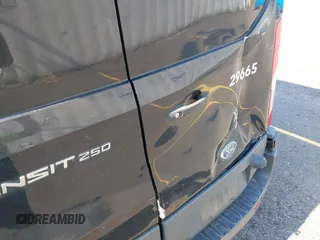 2018 Ford Transit с VIN 1FTYR2CM3JKB37717, выставлен на аукционе IAAI как лот 42561064 с пробегом 102 036 миль миль и . История ставок и продаж доступна на DreamBid. Изображение 17.
