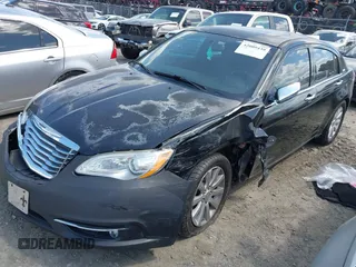 2014 Chrysler 200 Limited z VIN 1C3CCBCG5EN134347, wystawiony jako IAAI lot #42009439 z przebiegiem 96 653 mil mil oraz . Historia ofert i sprzedaży dostępna na DreamBid. Obrazek 17.