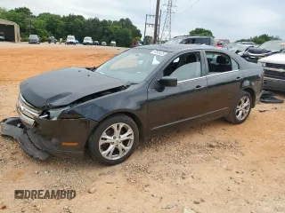 2012 Ford Fusion SE z VIN 3FAHP0HA7CR306182, wystawiony jako Copart lot #57555425 z przebiegiem 184 042 mil mil oraz Szkoda całkowita • Salvage title. Historia ofert i sprzedaży dostępna na DreamBid. Obrazek 1.