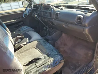 2001 Dodge Ram 1500 with VIN 1B7HF16Y61S318375, listed as a Copart auction lot 87651905 with 309,733 mi miles and Salvage Title. Bid and sale history available at carsss.com. Image 8.