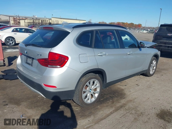2013 BMW X1 xDrive28i z VIN WBAVL1C52DVR91900, wystawiony jako IAAI lot #40697726 z przebiegiem 115 200 mil mil oraz . Historia ofert i sprzedaży dostępna na DreamBid. Obrazek 4.
