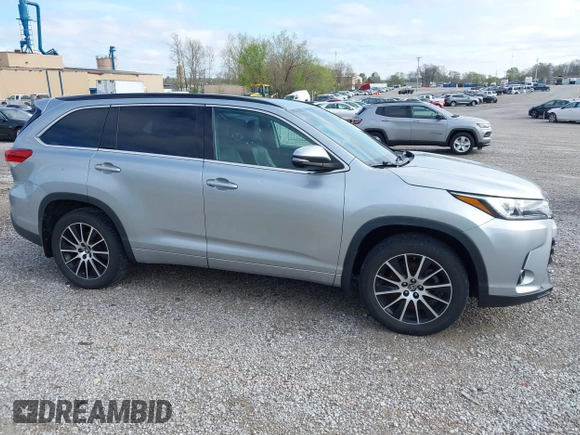 2018 Toyota Highlander SE z VIN 5TDJZRFHXJS800427, wystawiony jako IAAI lot #41902639 z przebiegiem 88 140 mil mil oraz . Historia ofert i sprzedaży dostępna na DreamBid. Obrazek 13.