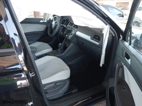 2021 Volkswagen Tiguan S with VIN 3VV1B7AX2MM055220, listed as a IAAI auction lot 41970381 with 30,433 mi miles. Bid and sale history available at carsss.com. Image 5.