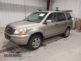 2005 Honda Pilot EX with VIN 2HKYF18475H515604, listed as a IAAI auction lot 42040563 with 320,399 mi miles and . Bid and sale history available at carsss.com. Image 2.