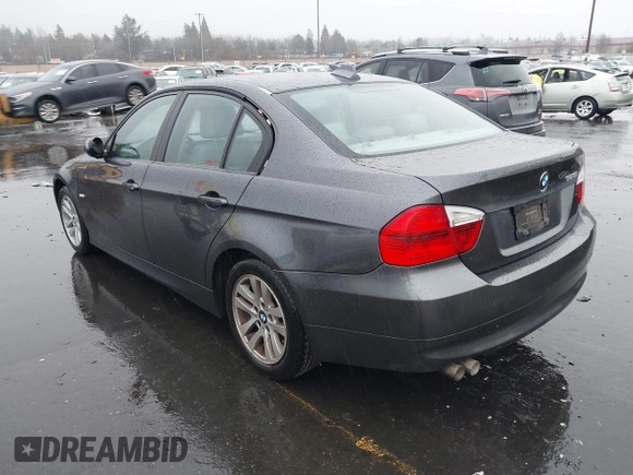 2007 BMW 3 Series 328i z VIN WBAVA33557KX75790, wystawiony jako IAAI lot #41494012 z przebiegiem 115 236 mil mil oraz . Historia ofert i sprzedaży dostępna na DreamBid. Obrazek 3.