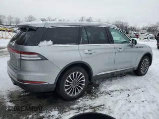 2023 Lincoln Aviator Standard z VIN 5LM5J6XC8PGL23972, wystawiony jako Copart lot #43996485 z przebiegiem 9 445 mil mil oraz Szkoda całkowita • Salvage title. Historia ofert i sprzedaży dostępna na DreamBid. Obrazek 3.