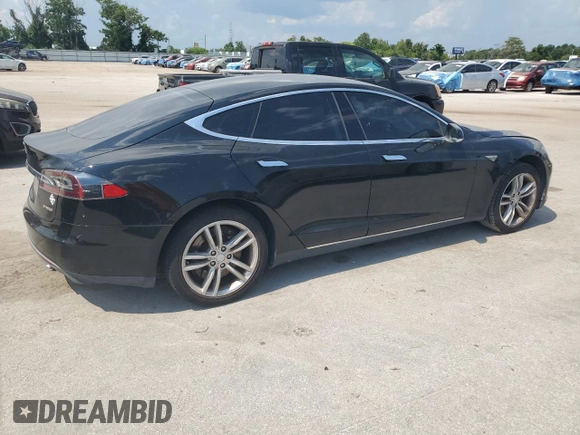 2013 Tesla Model S z VIN 5YJSA1DN6DFP20864, wystawiony jako Copart lot #66708325 z przebiegiem 179 928 mil mil oraz Czysty tytuł • Clean title. Historia ofert i sprzedaży dostępna na DreamBid. Obrazek 3.