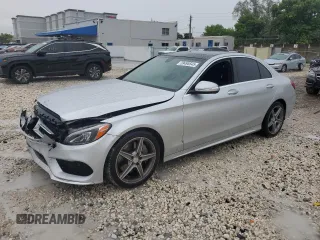 2015 Mercedes-Benz C 300 z VIN 55SWF4JB5FU079979, wystawiony jako Copart lot #59495545 z przebiegiem 104 224 mil mil oraz Szkoda całkowita • Salvage title. Historia ofert i sprzedaży dostępna na DreamBid. Obrazek 1.