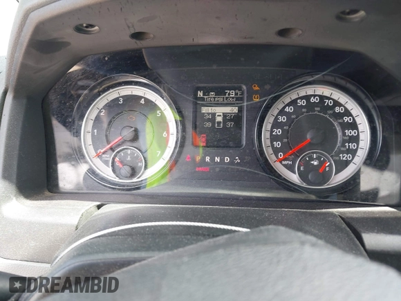 2018 Ram 1500 Express z VIN 1C6RR6KT7JS350875, wystawiony jako IAAI lot #42259123 z przebiegiem 138 116 mil mil oraz . Historia ofert i sprzedaży dostępna na DreamBid. Obrazek 7.