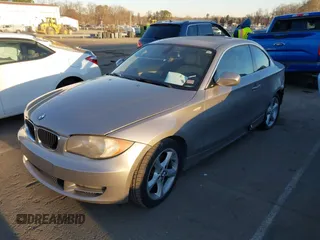 2011 BMW 1 Series 128i с VIN WBAUP7C51BVP21962, выставлен на аукционе IAAI как лот 41517541 с пробегом 222 392 миль миль и . История ставок и продаж доступна на DreamBid. Изображение 2.