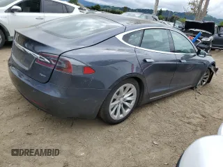 2018 Tesla Model S 75D with VIN 5YJSA1E23JF247215, listed as a Copart auction lot 52550135 with 118,216 mi miles and Salvage Title. Bid and sale history available at DreamBid. Image 3.