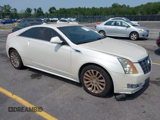 2012 Cadillac CTS Premium z VIN 1G6DP1E3XC0108543, wystawiony jako IAAI lot #42413547 z przebiegiem 80 570 mil mil oraz . Historia ofert i sprzedaży dostępna na DreamBid. Obrazek 1.