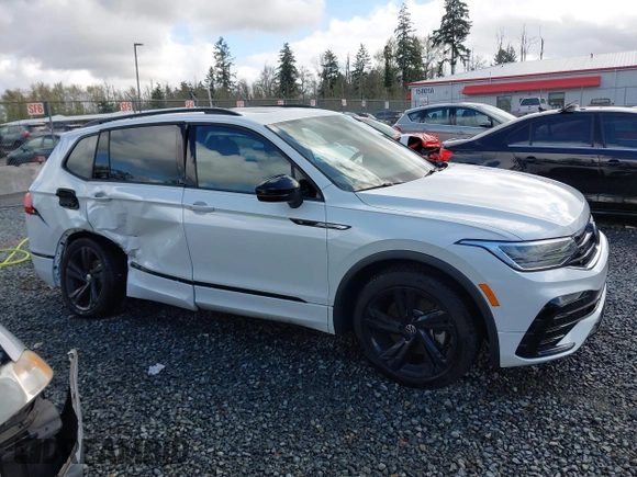 2023 Volkswagen Tiguan SE R-Line Black with VIN 3VVCB7AX3PM014446, listed as a IAAI auction lot 42016885 with 12,726 mi miles and . Bid and sale history available at DreamBid. Image 13.