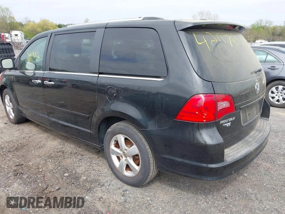 2011 Volkswagen Routan z VIN 2V4RW6DG6BR695681, wystawiony jako IAAI lot #42078872 z przebiegiem 141 730 mil mil oraz . Historia ofert i sprzedaży dostępna na DreamBid. Obrazek 3.