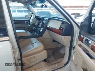 2005 Lincoln Navigator Luxury with VIN 5LMFU28545LJ08551, listed as a IAAI auction lot 42049401 with 160,932 mi miles. Bid and sale history available at carsss.com. Image 5.