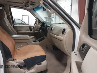 2005 Ford Expedition Eddie Bauer with VIN 1FMFU18505LA84794, listed as a IAAI auction lot 41651122 with 255,815 mi miles. Bid and sale history available at carsss.com. Image 5.