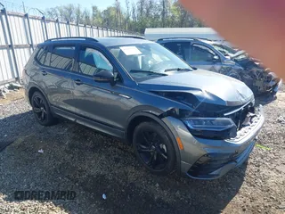 2024 Volkswagen Tiguan SE R-Line Black с VIN 3VVCB7AX2RM114556, выставлен на аукционе IAAI как лот 41887373 с пробегом 7 013 миль миль и . История ставок и продаж доступна на DreamBid. Изображение 1.