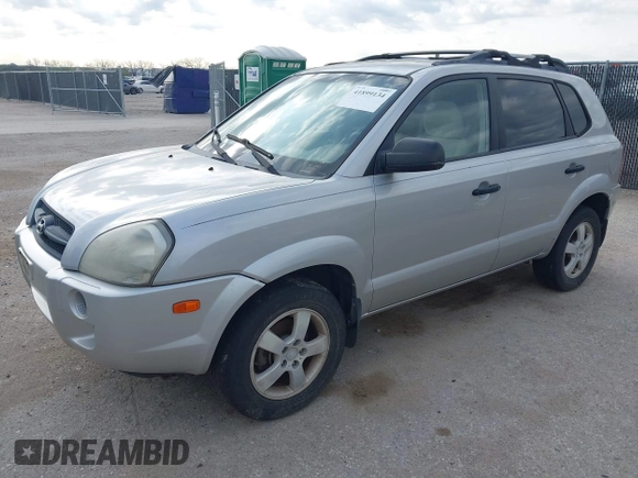 2006 Hyundai Tucson GL with VIN KM8JM12BX6U469719, listed as a IAAI auction lot 41899134 with 136,179 mi miles. Bid and sale history available at carsss.com. Image 2.
