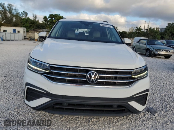 2023 Volkswagen Tiguan S z VIN 3VVRB7AX1PM089883, wystawiony jako Copart lot #43635945 z przebiegiem 34 474 mil mil oraz Nie do naprawy • Non repairable. Historia ofert i sprzedaży dostępna na DreamBid. Obrazek 5.