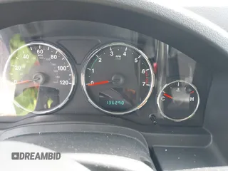 2012 Jeep Liberty Sport Latitude z VIN 1C4PJLAK7CW146409, wystawiony jako IAAI lot #41717779 z przebiegiem 136 290 mil mil oraz . Historia ofert i sprzedaży dostępna na DreamBid. Obrazek 7.