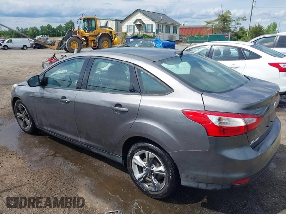 2013 Ford Focus SE z VIN 1FADP3F24DL104718, wystawiony jako IAAI lot #42206680 z przebiegiem Nie podano mil oraz . Historia ofert i sprzedaży dostępna na DreamBid. Obrazek 3.