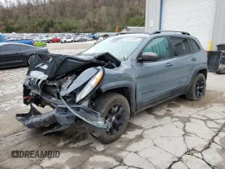 2014 Jeep Cherokee Trailhawk z VIN 1C4PJMBS1EW284275, wystawiony jako Copart lot #80191034 z przebiegiem 105 398 mil mil oraz Szkody całkowita. Historia ofert i sprzedaży dostępna na DreamBid. Obrazek 1.